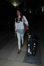 Karishma Tanna snapped at airport on 20th Jan 2016